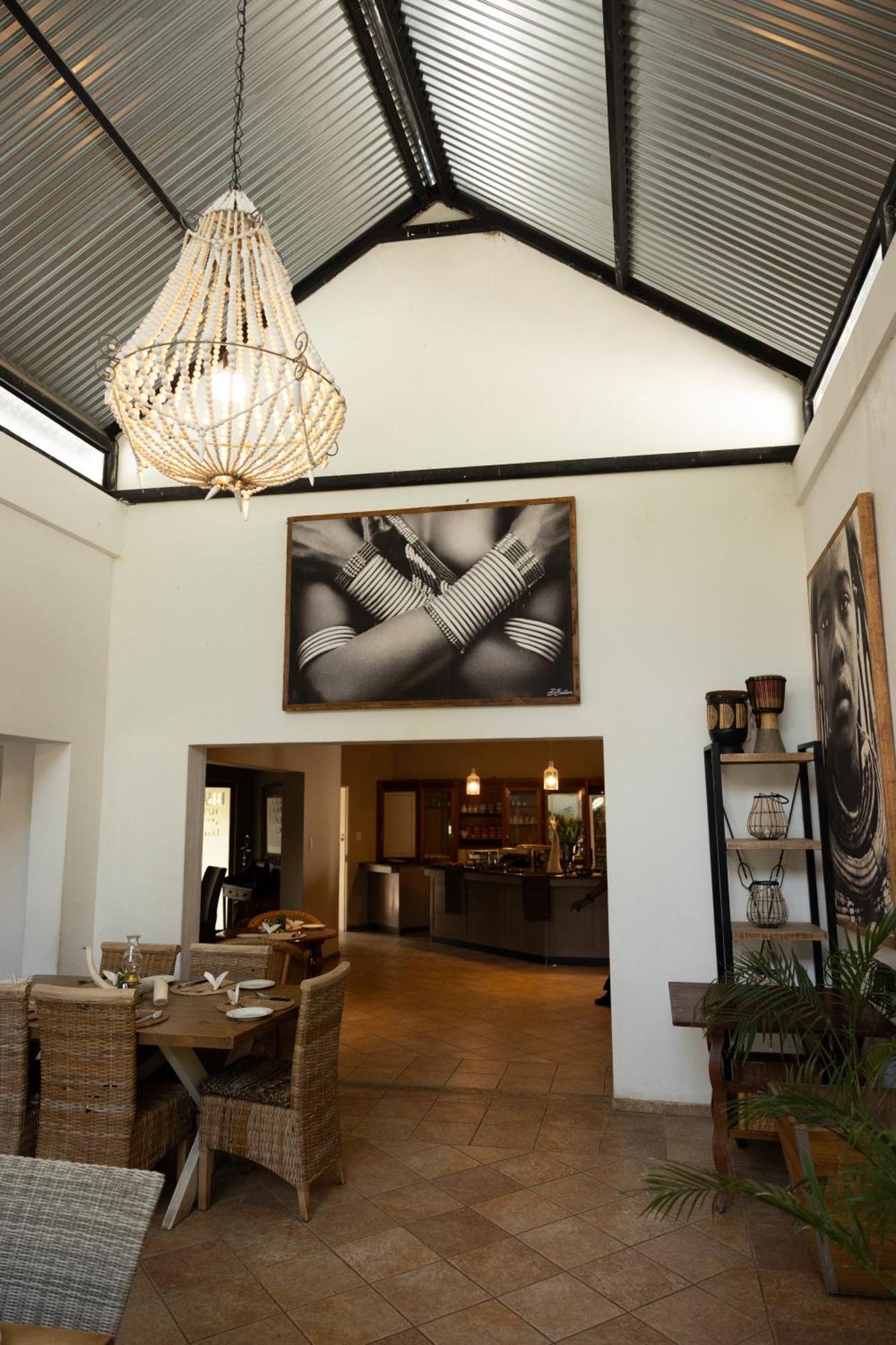 Out Of Africa Town Lodge Otjiwarongo Exterior foto